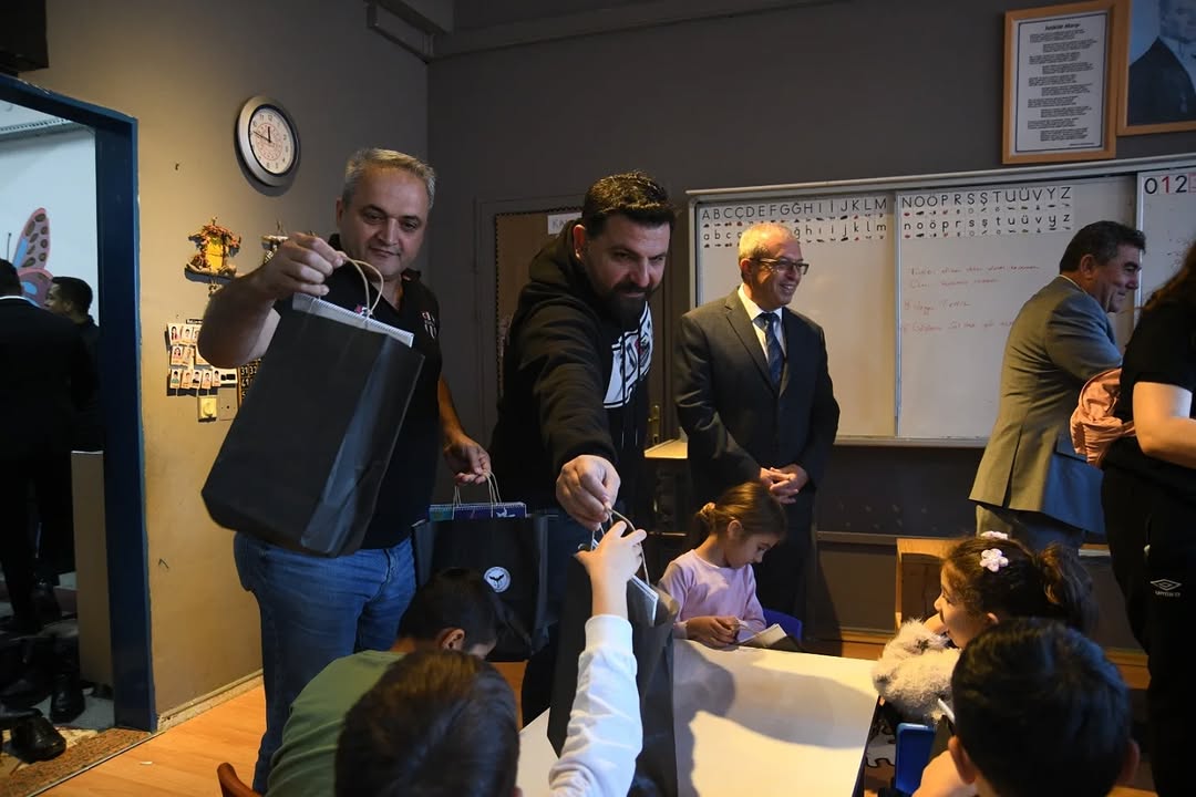 Sındırgı'da Depremden Etkilenen Öğrencilere Eğitim Desteği