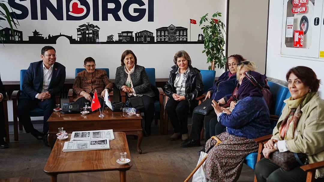 Sındırgı'da Depremzedeler Anlamlı Ziyaretle Yalnız Olmadıklarını Hissetti