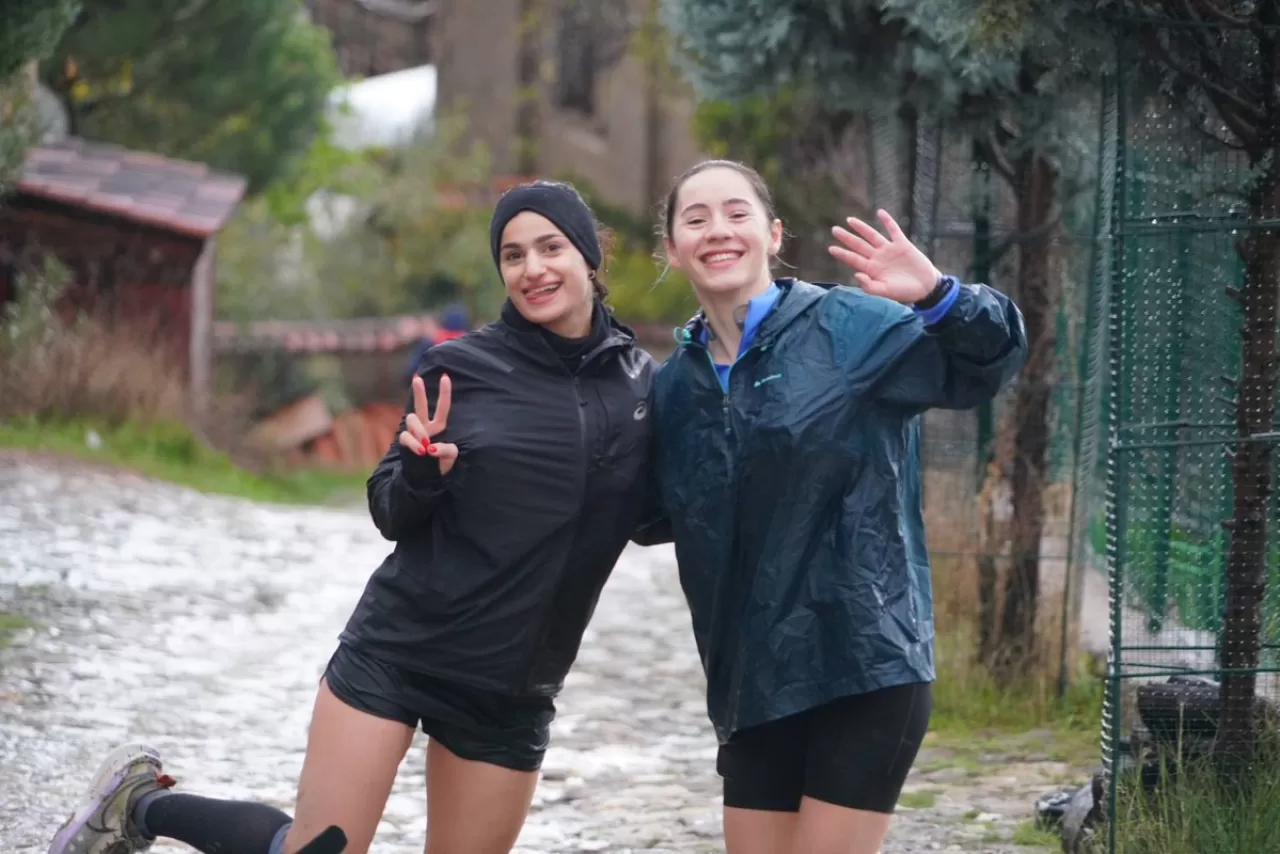 Edremit'te Yağışa Rağmen Azimle Koştular: İda Ultra Maraton'da 15K Köy Koşusu Tamamlandı