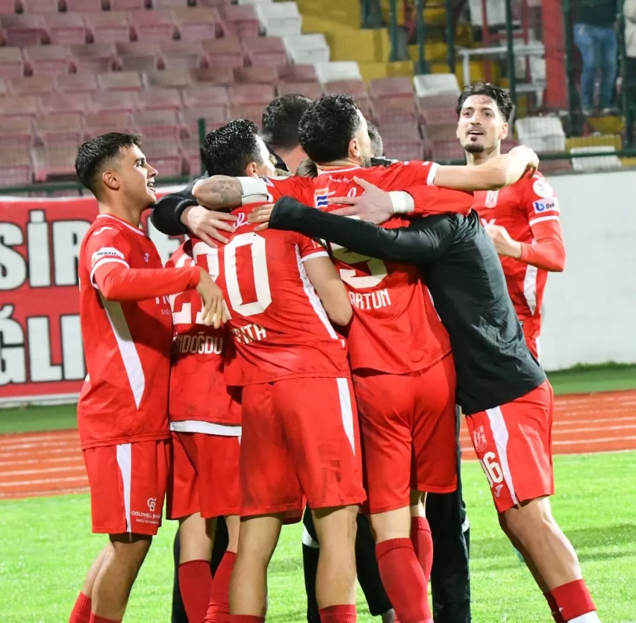 Nev Sağlık Grubu Balıkesirspor, Oktaş Uşakspor'u 3-1 Mağlup Etti