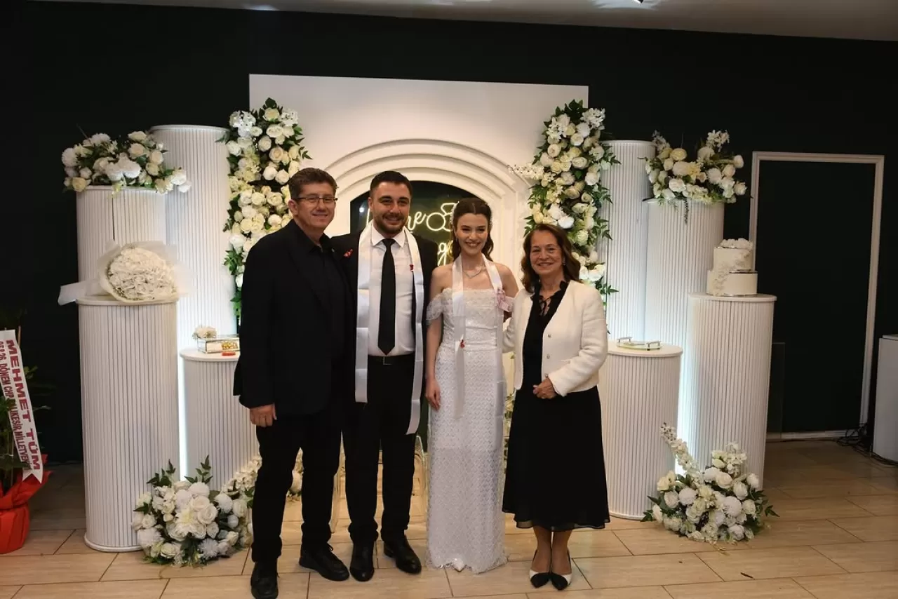 Altıeylül Belediyesi Meclis Üyesi ve Çiftlerin Nikah Törenlerinde Mutluluklar Paylaşıldı