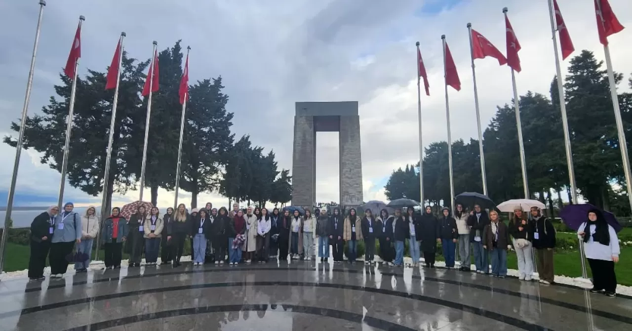 Balıkesirli Gençler Çanakkale'de Tarih ve Milli Bilinç Yolculuğuna Çıktı