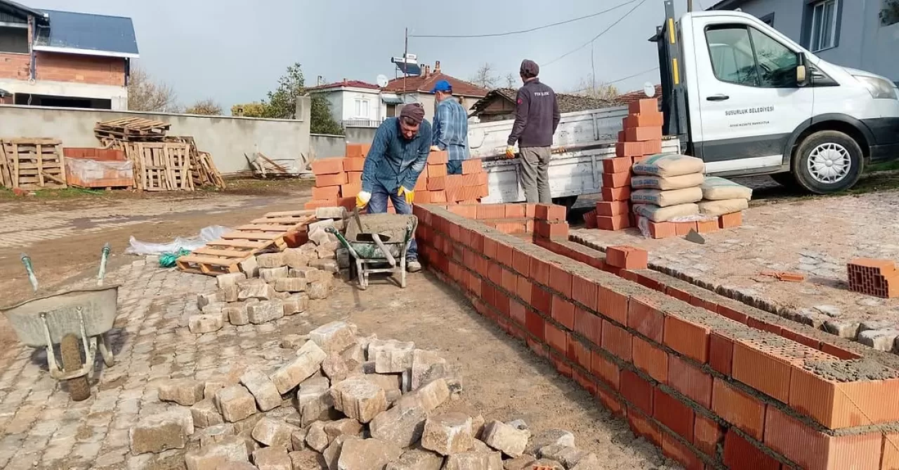 Susurluk Belediyesi İlçenin Dört Bir Yanında Altyapı ve Temizlik Çalışmalarını Sürdürüyor