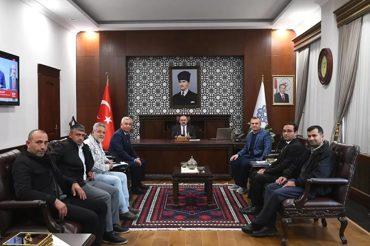 Balıkesir Valisi Ustaoğlu, Altıeylül ve Dursunbey Muhtarları ile Görüştü