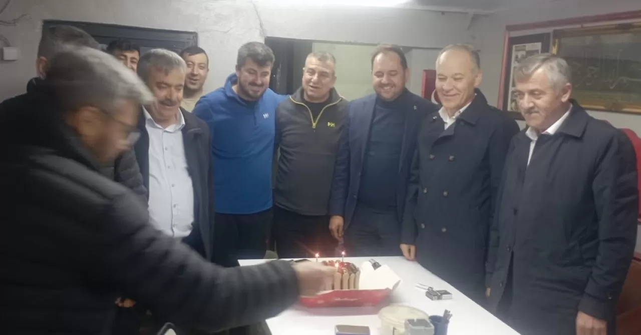 MHP Balıkesir'den Esnaf Ziyareti ve Sürpriz Doğum Günü Kutlaması