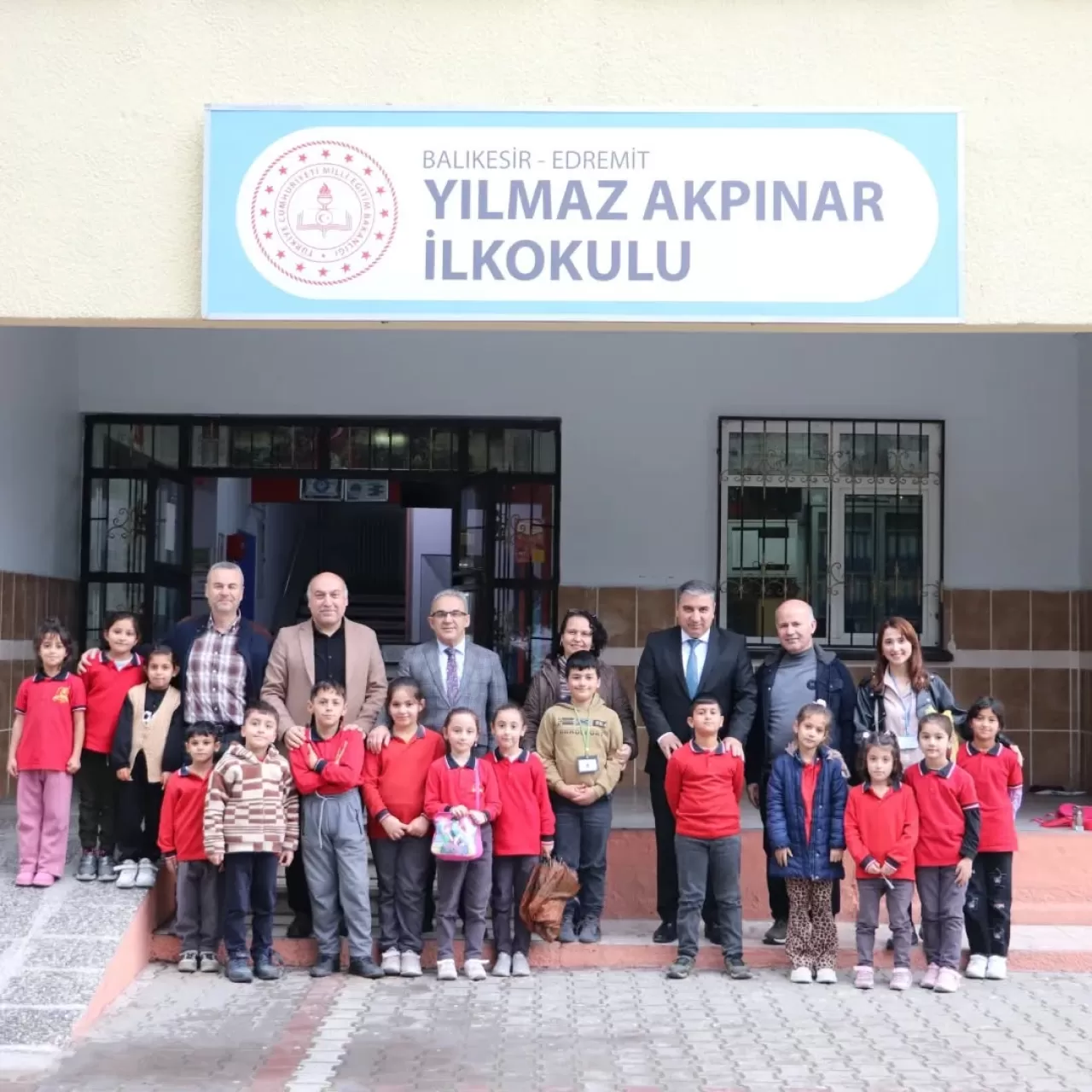Edremit İlçe Milli Eğitim Müdürü Yılmaz Akpınar İlkokulu'nu Ziyaret Etti