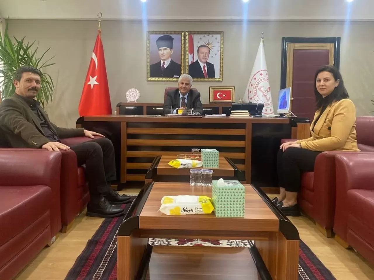 Balıkesir'de Hayvancılık Kooperatifi'nden Milli Eğitim Müdürlüğü'ne Ziyaret