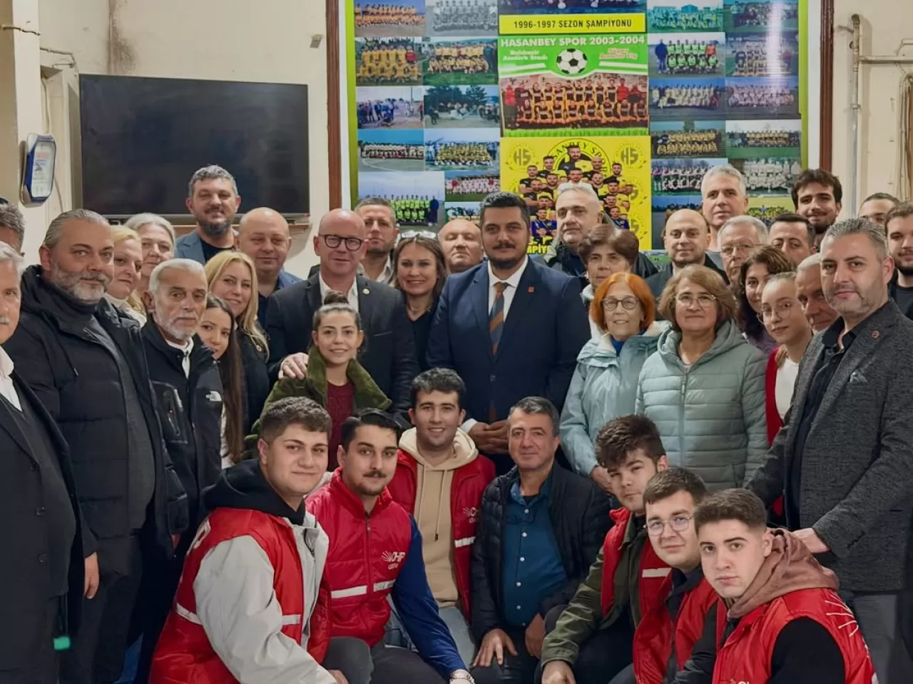 CHP'li Vekil Sarı ve Partililer, Hasanbey Mahallesi'nde Vatandaşlarla Buluştu