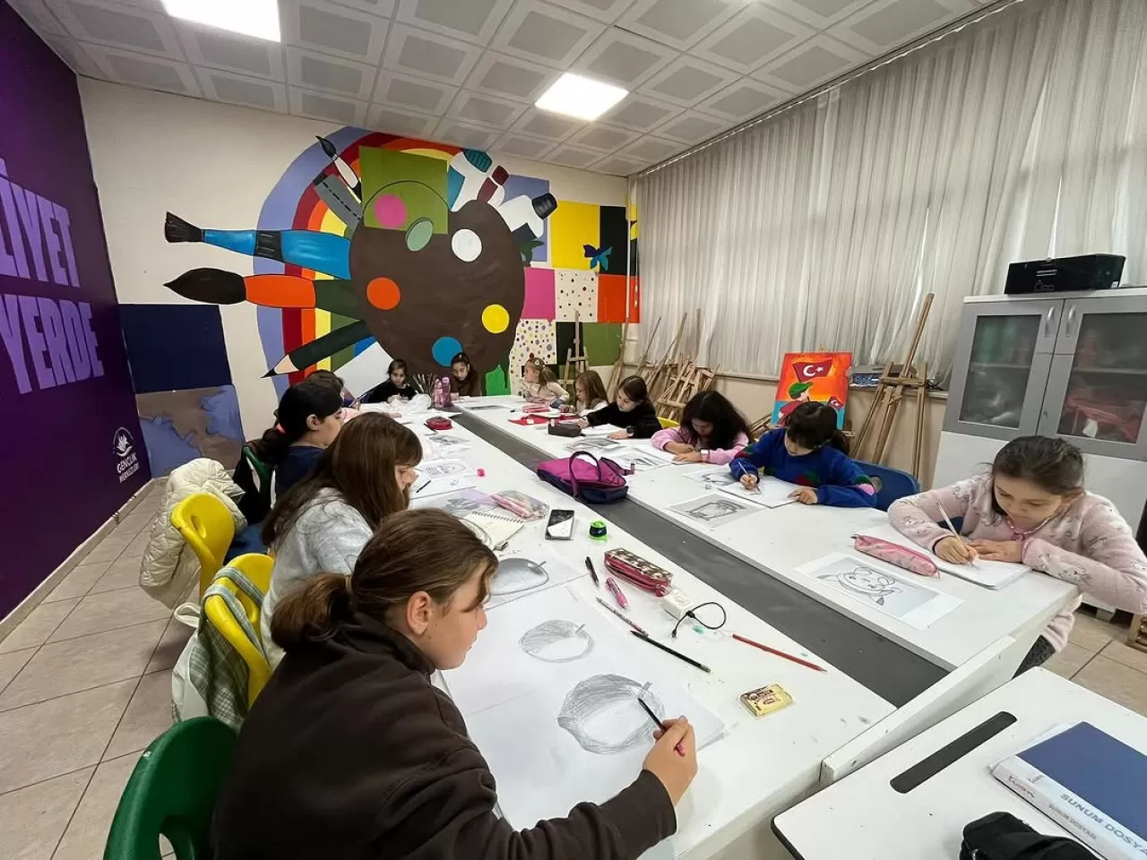Edremit'te Resim Kursu Gençlerle Buluştu