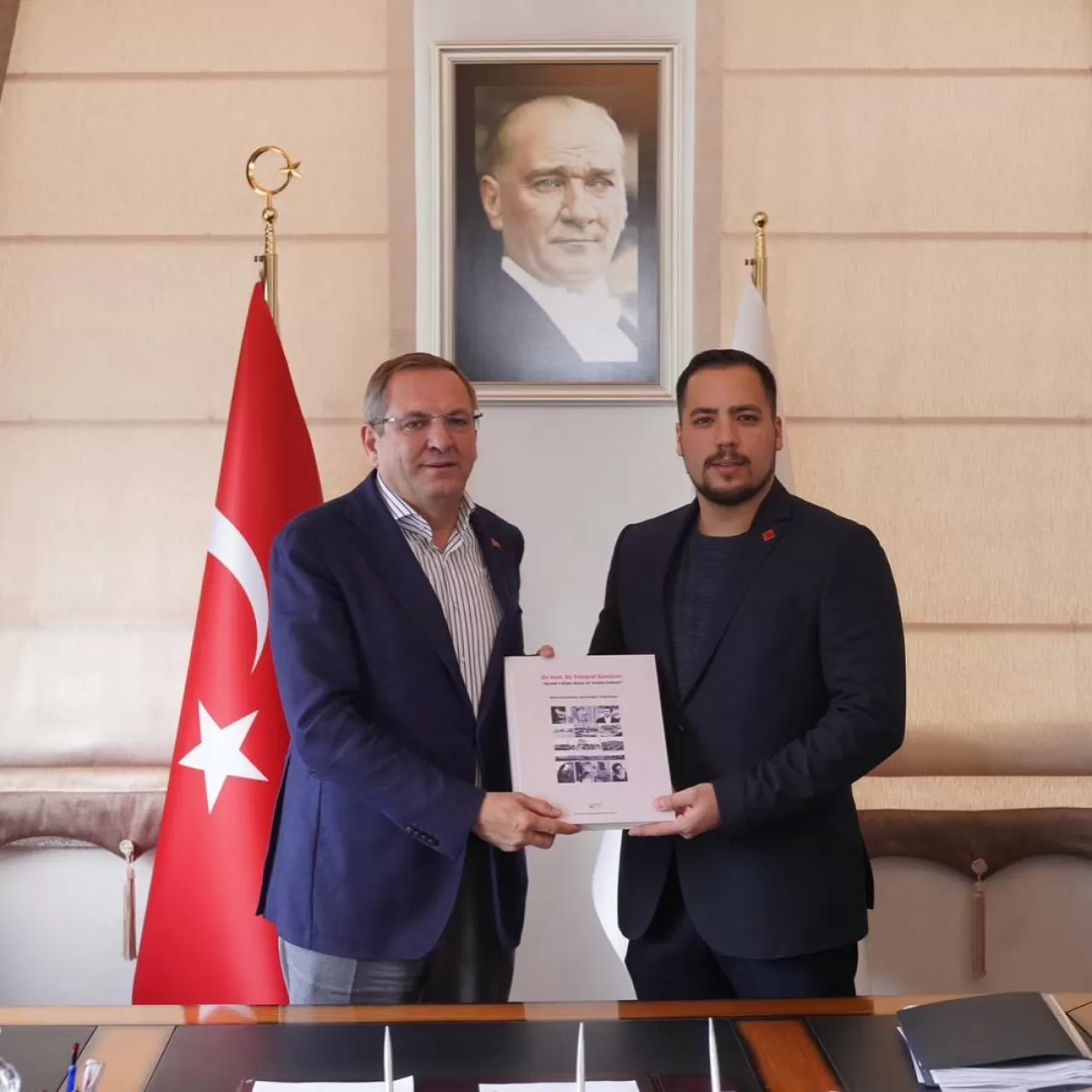 CHP Gençlik Kolları Başkanları Ayvalık Belediye Başkanı'nı Ziyaret Etti