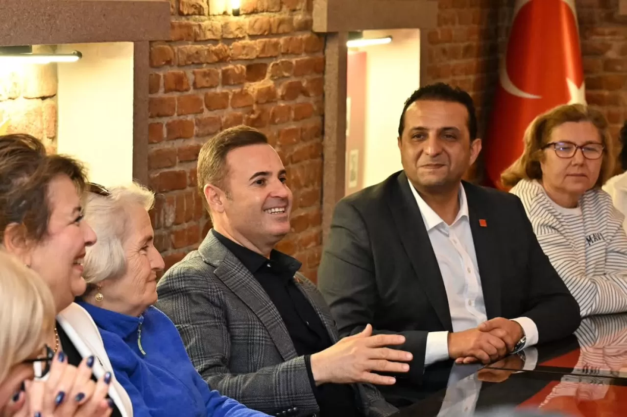 Başkan Ahmet Akın, Edremit'te Partililer ve Esnafla Buluştu