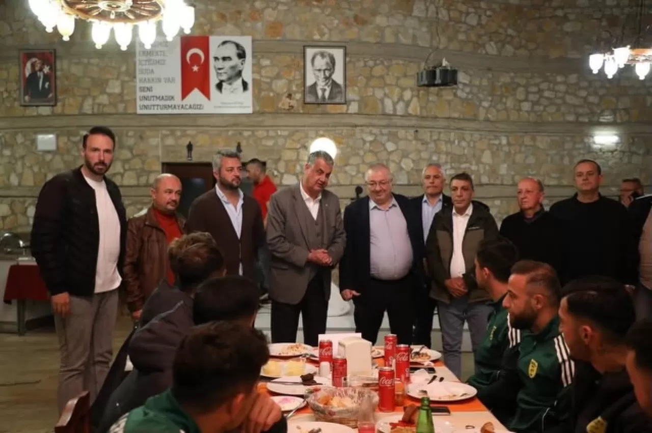 Edremitspor, Gaziemir Maçı Öncesi Belediye Başkanı ile Buluştu