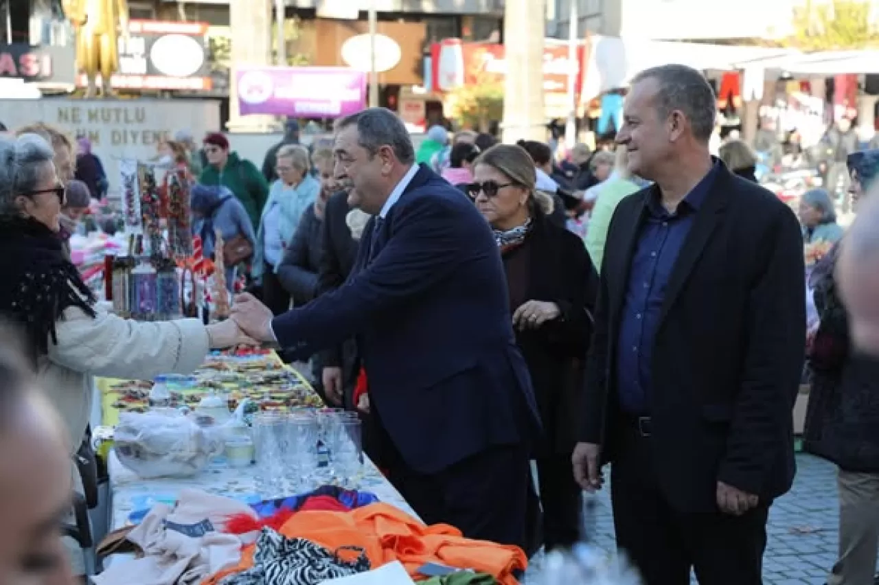 Edremit'te "Hanımeli Sokağı" ve Kadın Kermesi Coşkusu