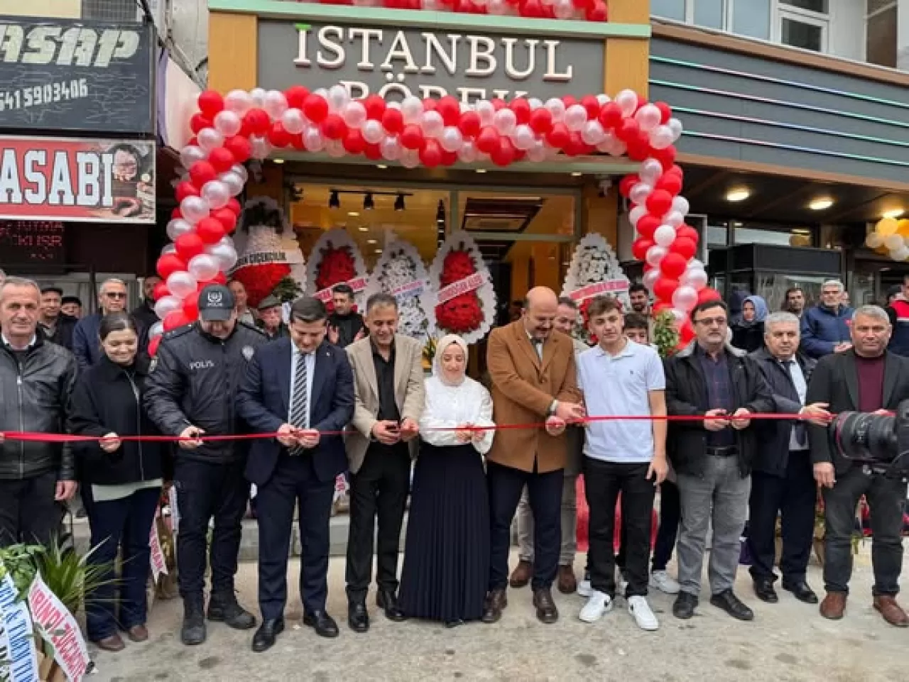 Kaymakam Faruk ATAR, İvrindi'de Açılan Yeni Börek Salonunun Açılışına Katıldı
