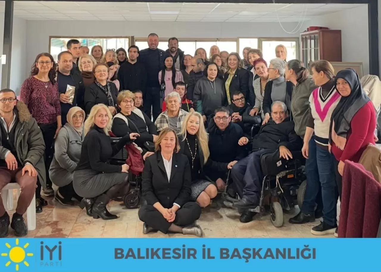 İYİ Parti'den Engelli Çocuklara Yılbaşı Sürprizi