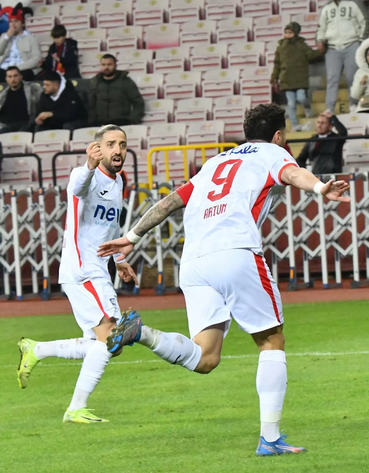 Balıkesirspor, Eskişehirspor'u 3-0 Mağlup Etti