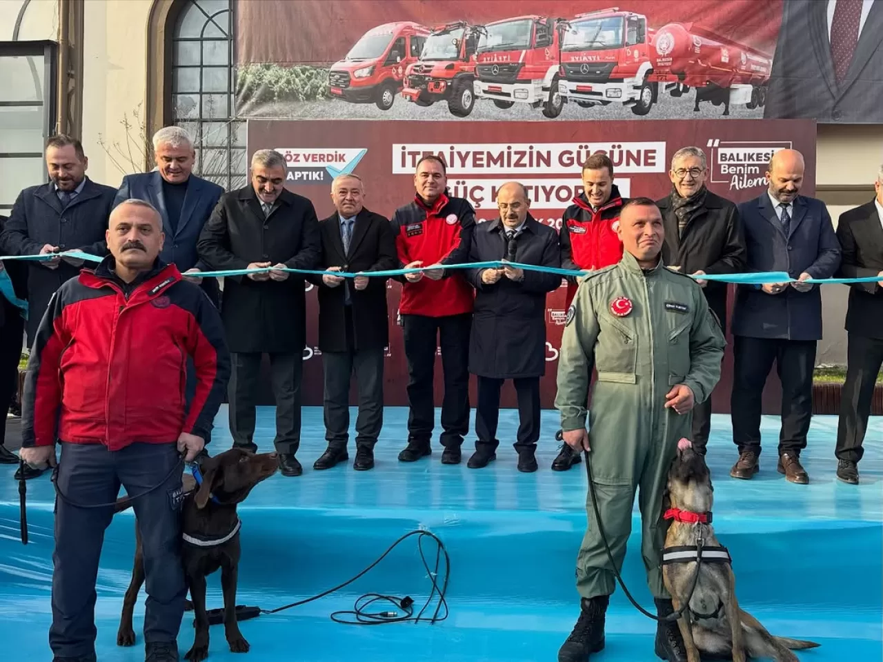 İvrindi'de Yeni İtfaiye Araçları Hizmete Girdi, Başkan Lapanta Mahalle Ziyaretlerini Sürdürdü