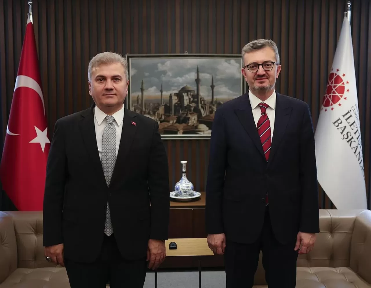 AK Partili Mustafa Canbey, Cumhurbaşkanlığı İletişim Başkanı Duran'ı Ziyaret Etti