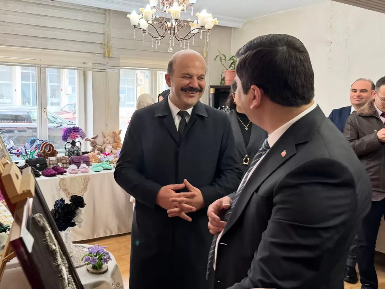 İvrindi'de ADEM Kursiyerlerinin El Emeği Ürünleri Kermeste Sergilendi