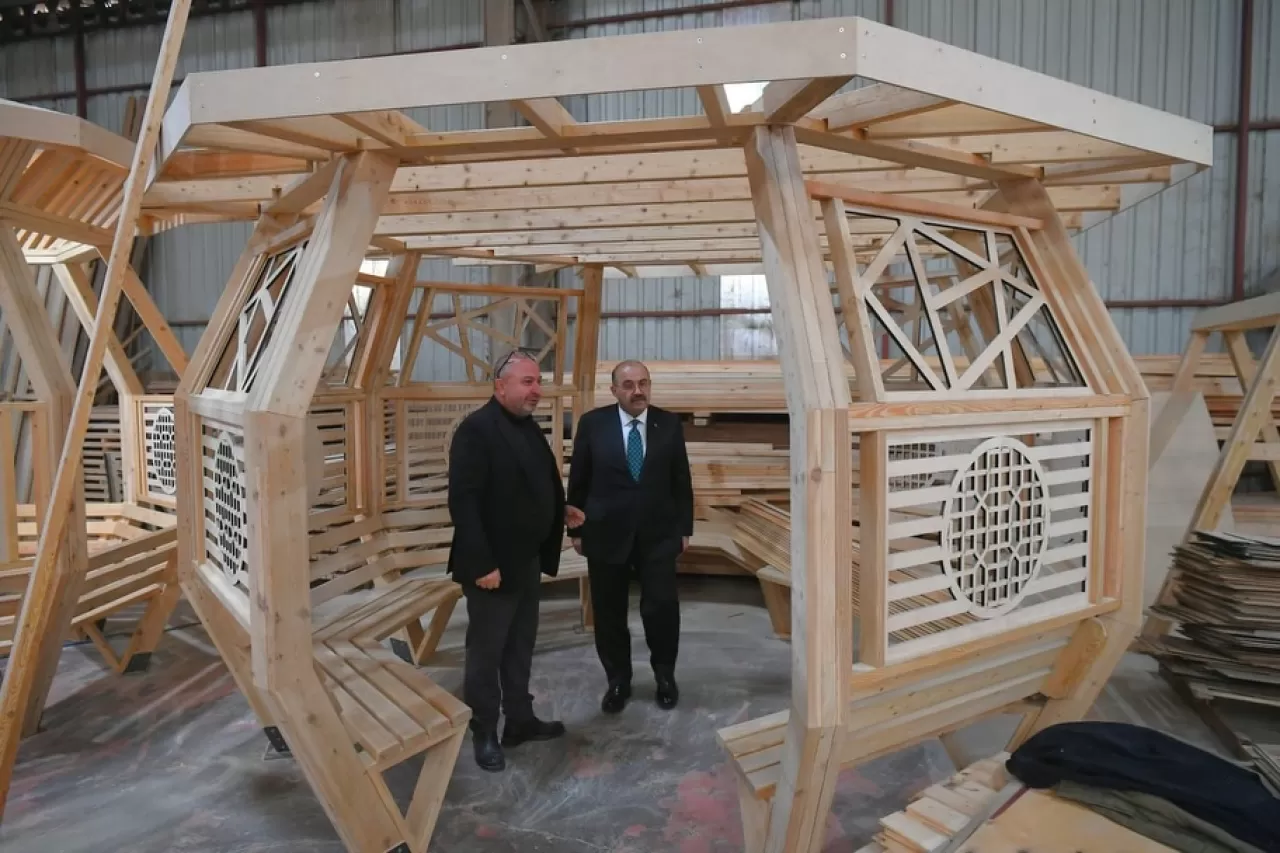 Balıkesir Valisi Ustaoğlu, Usta Kereste'de İncelemelerde Bulundu