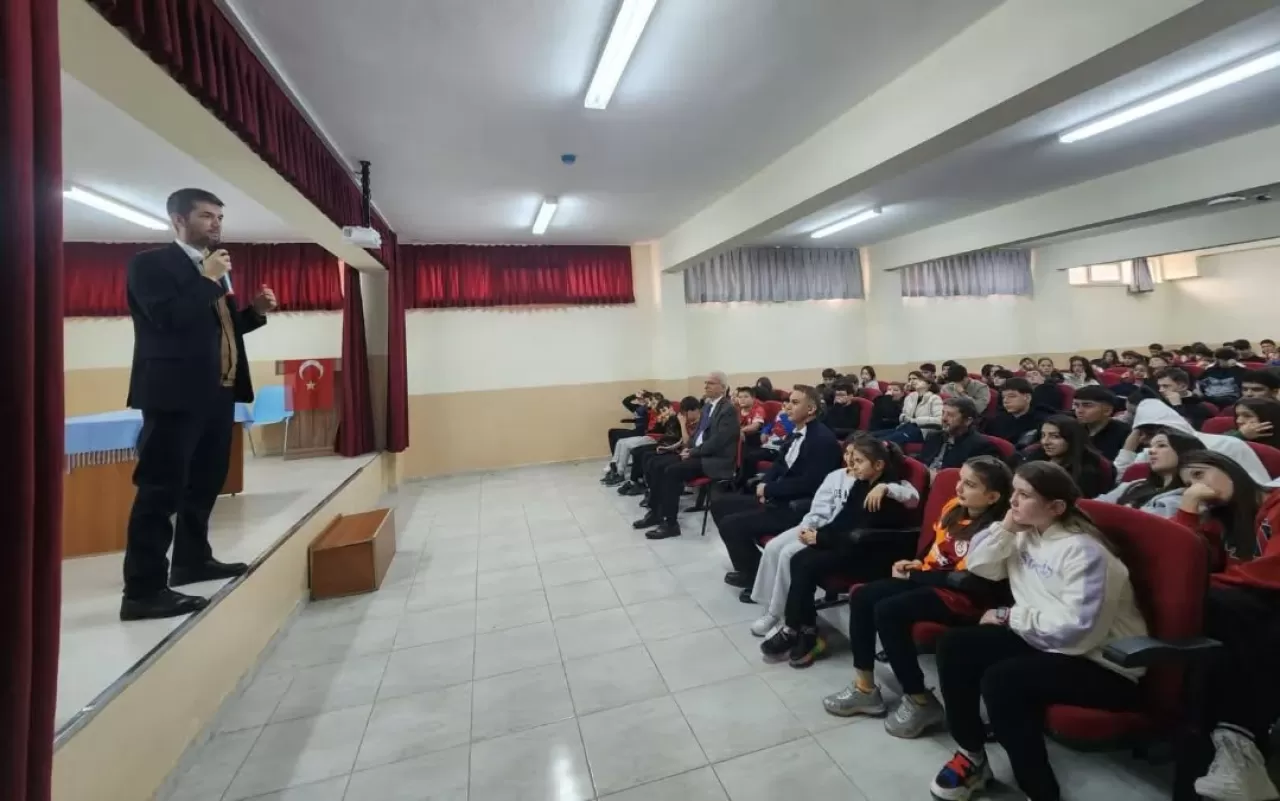 Balıkesir'de Gençlere Regaib Kandili Konferansı