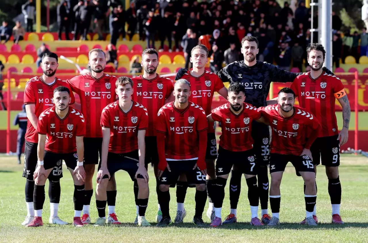 Burhaniye Belediyespor Ligin İlk Yarısını 10'da 10 Yaparak Lider Kapattı