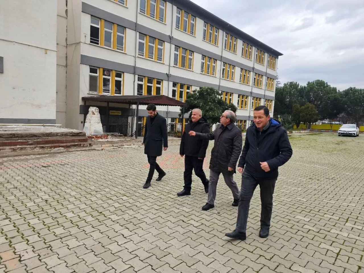 Balıkesir İl Milli Eğitim Müdürü Sındırgı'da Okul Ziyareti Gerçekleştirdi