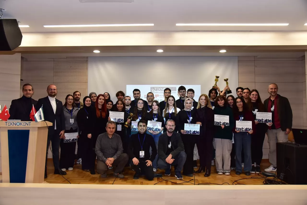 Balıkesir'de Genç Yazılımcılar Oyun Projelerini Tanıttı