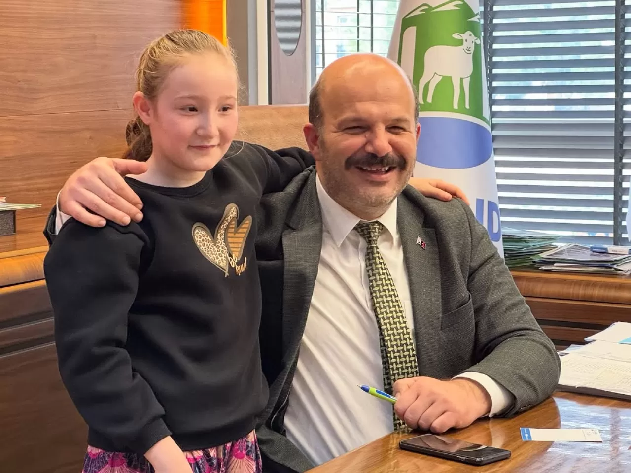 İvrindi Belediye Başkanı Önder Lapanta, Hemşehrileri Tarafından Makamında Ziyaret Edildi