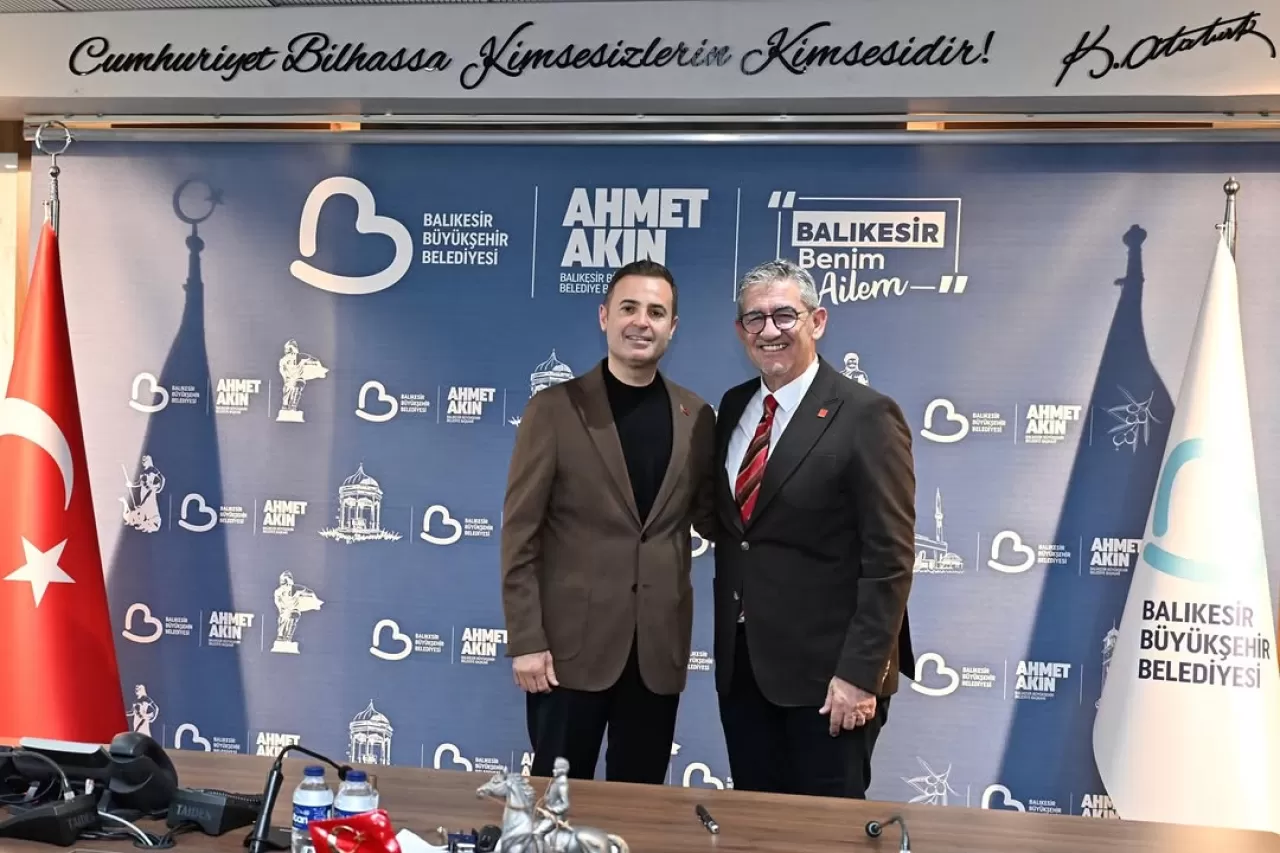 Belediye Başkanı Ahmet Akın, CHP İl Yönetimini Makamında Ağırladı