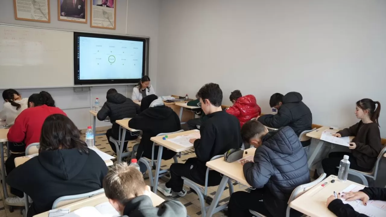 Sındırgı'da Öğrenciler İçin Aylık Deneme Sınavı Düzenlendi