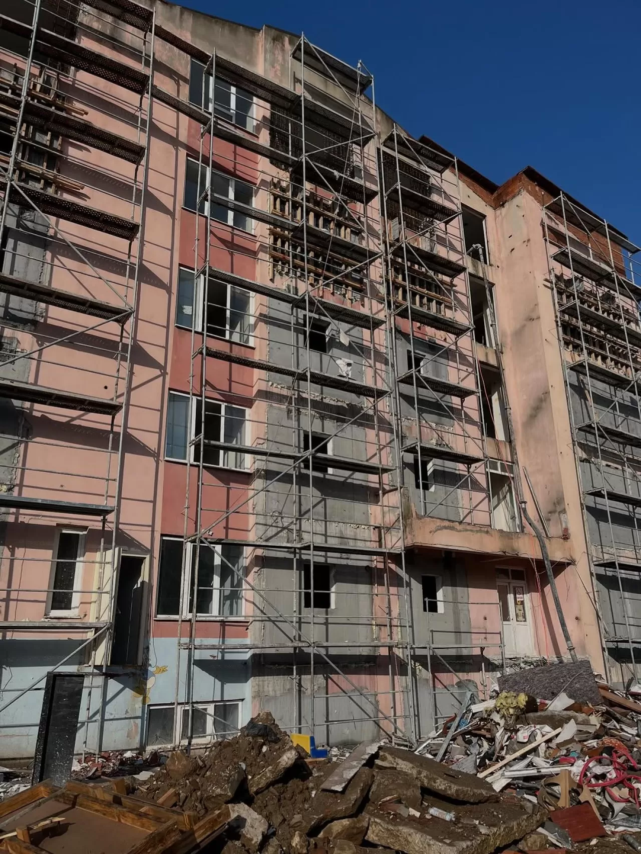 Edremit Halk Eğitimi Merkezi'nde Yenileme Çalışmaları Hız Kesmeden Devam Ediyor