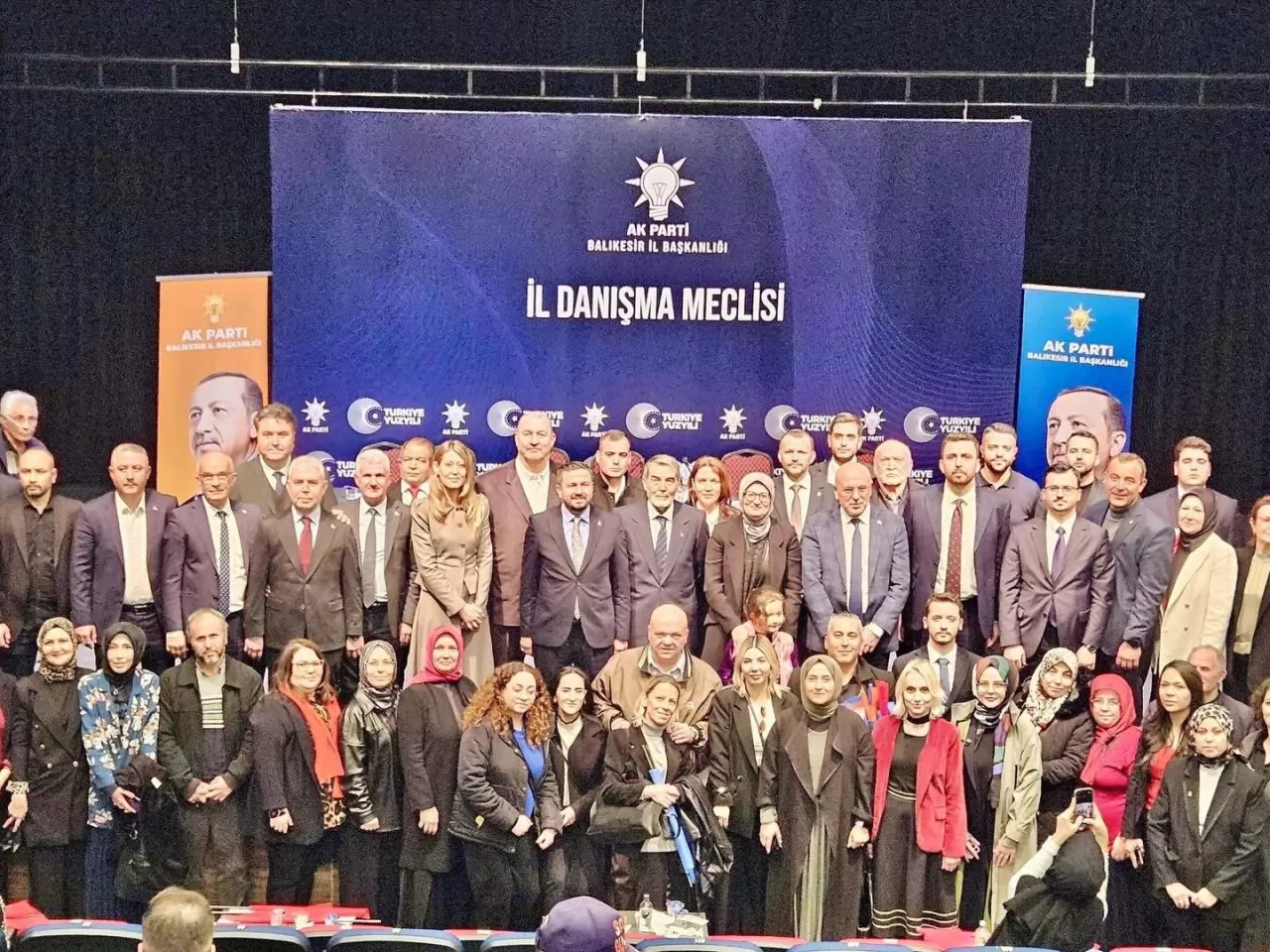 Ak Parti Ayvalık'ta Danışma Meclisi Toplantısı Gerçekleştirdi