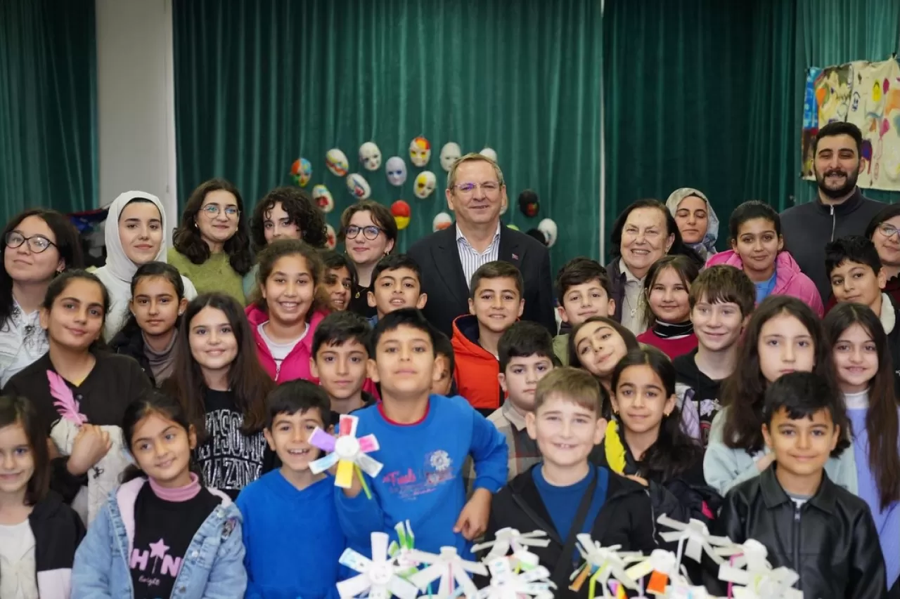 Ayvalık'ta Çocuklar Sanat ve Müzikle Buluştu