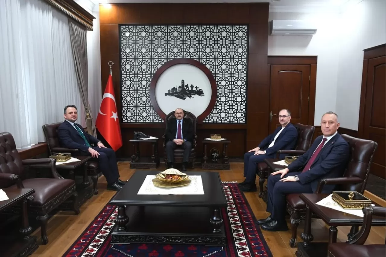 Bakan Yardımcısı Eminoğlu, Balıkesir'de Vali Ustaoğlu'nu Ziyaret Etti