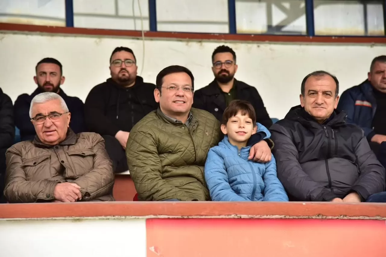 Sındırgı'da Genç Futbolcular Centilmence Mücadele Etti