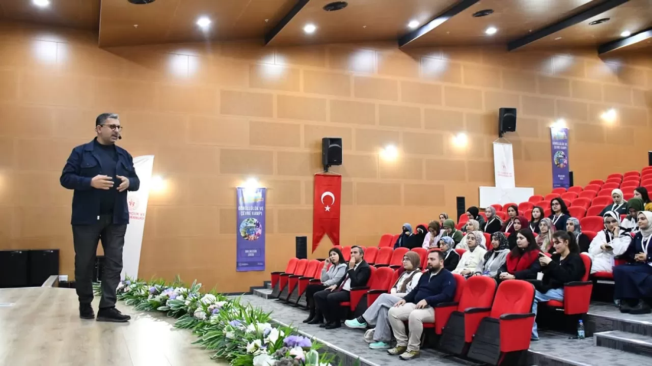 Temizlik ve Farkındalık Bir Arada: Gençler Gönüllülük Kampında Buluştu