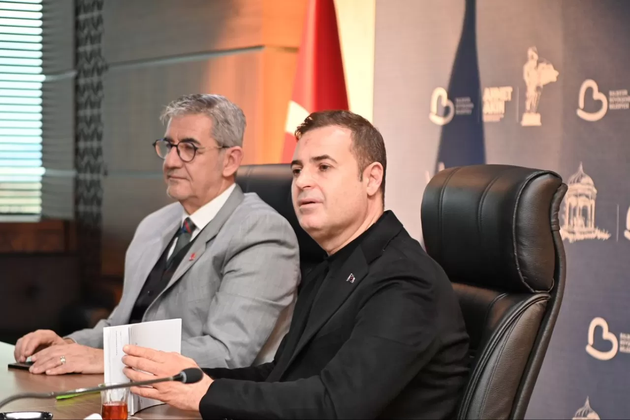 CHP'li Köybaşı ve İlçe Başkanları, Balıkesir Büyükşehir Belediye Başkanı Akın'ı Ziyaret Etti