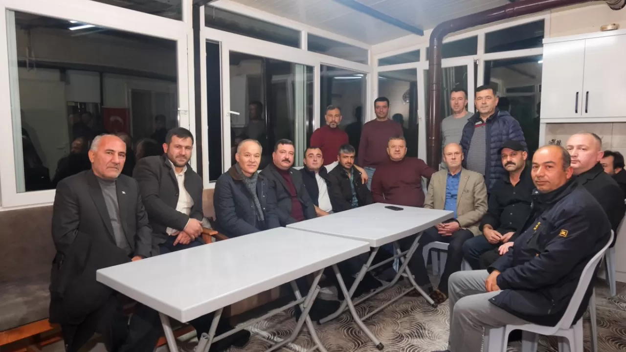 MHP'li Yüksel, Altıeylül Mahalle Muhtarlarıyla İstişarede Bulundu