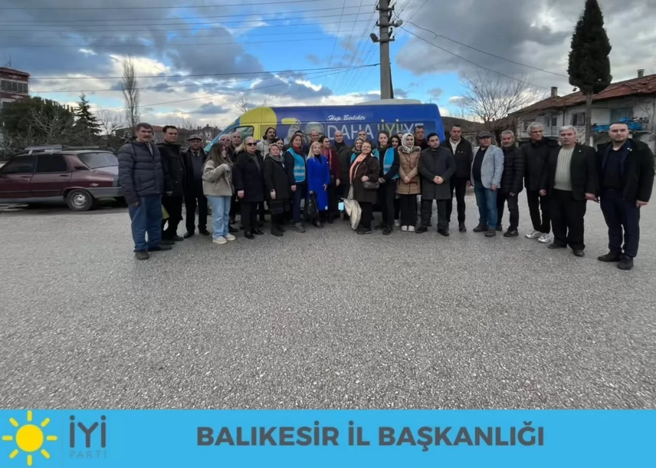 İYİ Parti'den Sındırgı'daki Depremzedelere Yardım Eli