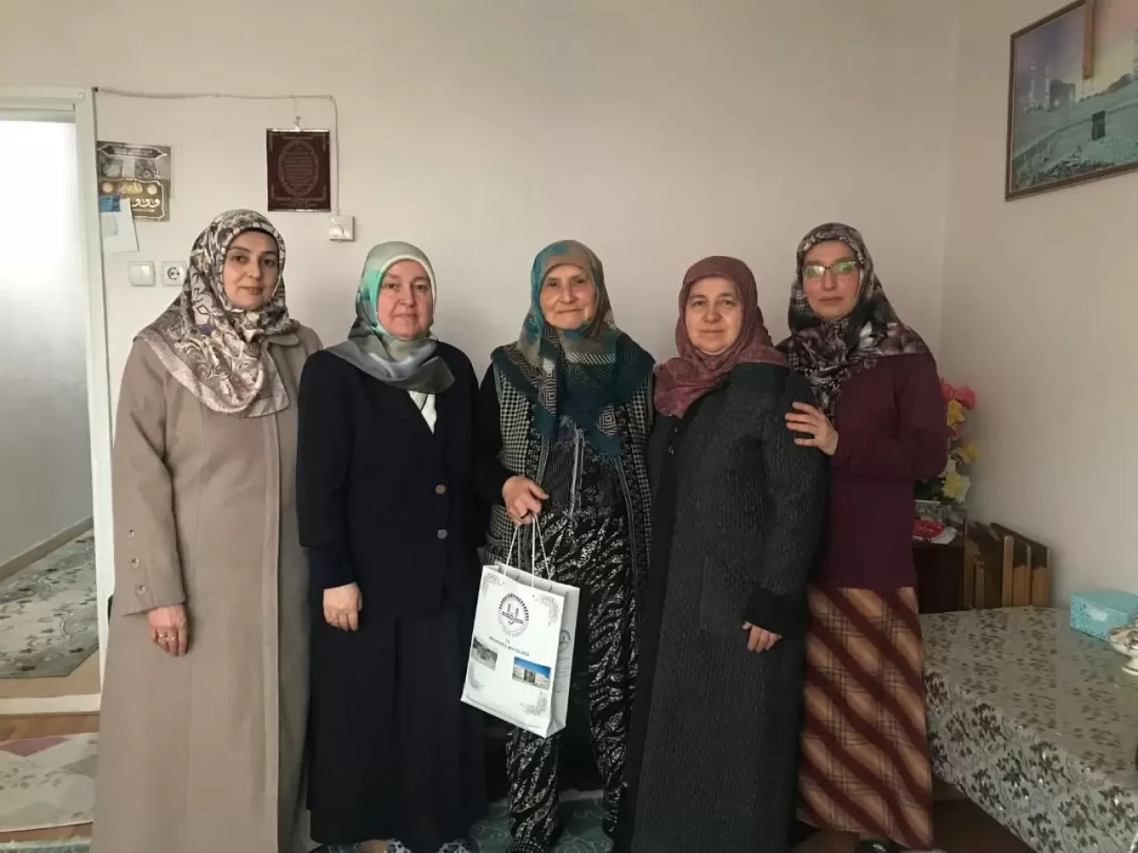 TDV Kadın Kolları'ndan Yaşlılara Anlamlı Ziyaret