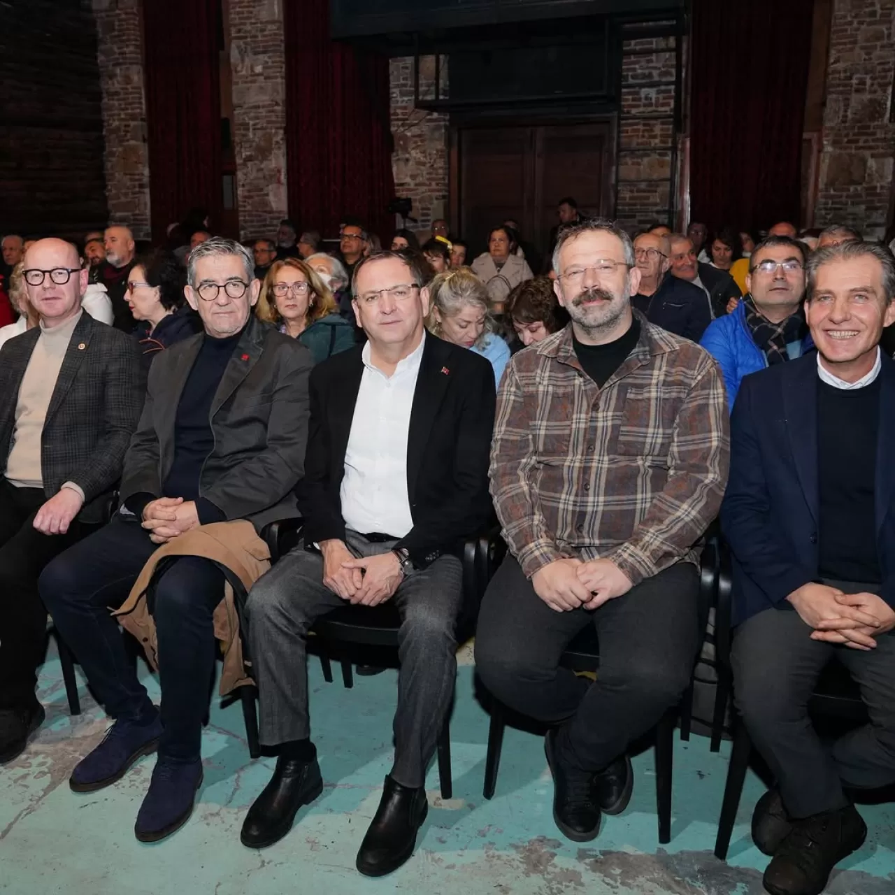 Ayvalık'ta Yol Ayrımında Türkiye Söyleşisi Düzenlendi