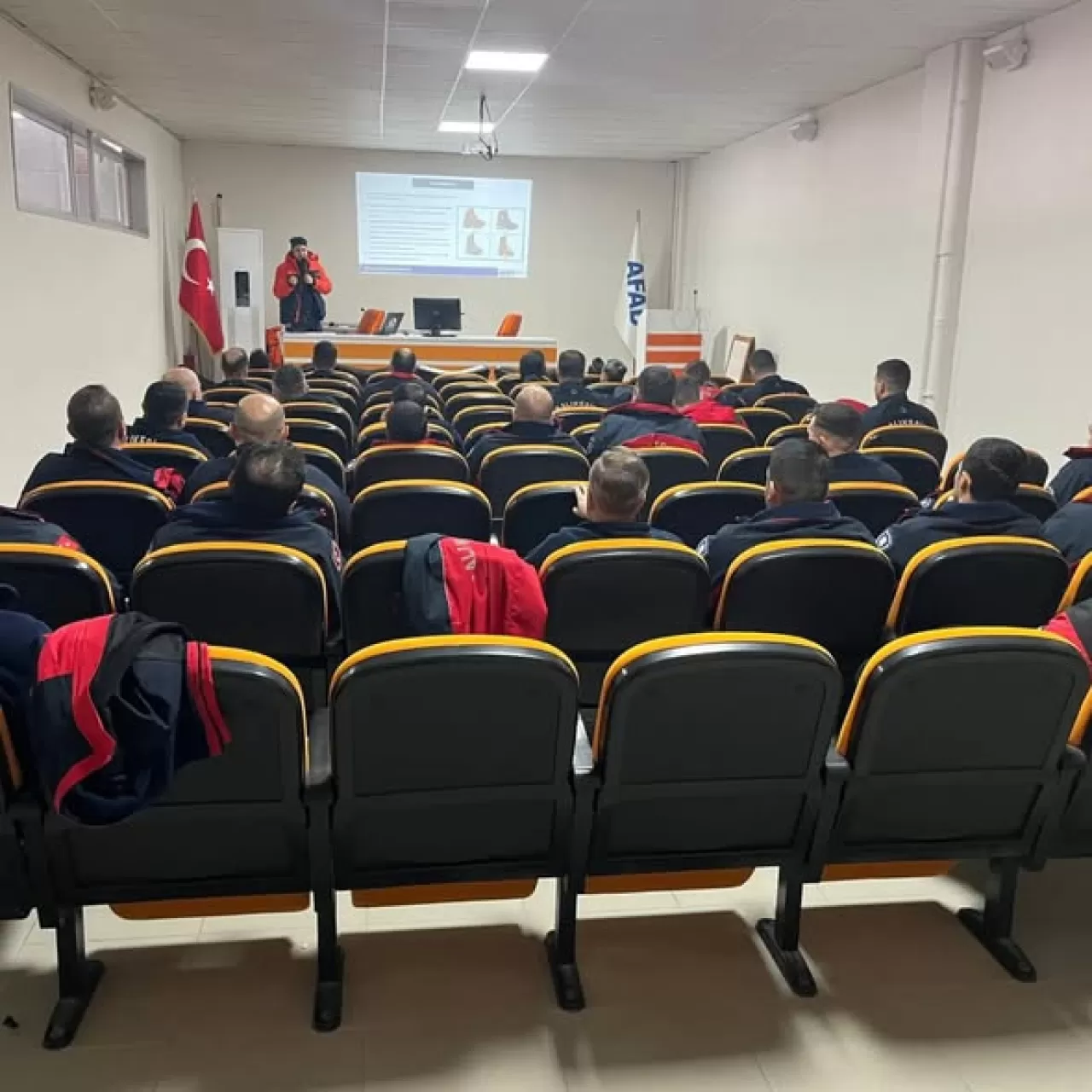 Balıkesir İtfaiyesi'nden Enkazda Arama Kurtarma Eğitimi