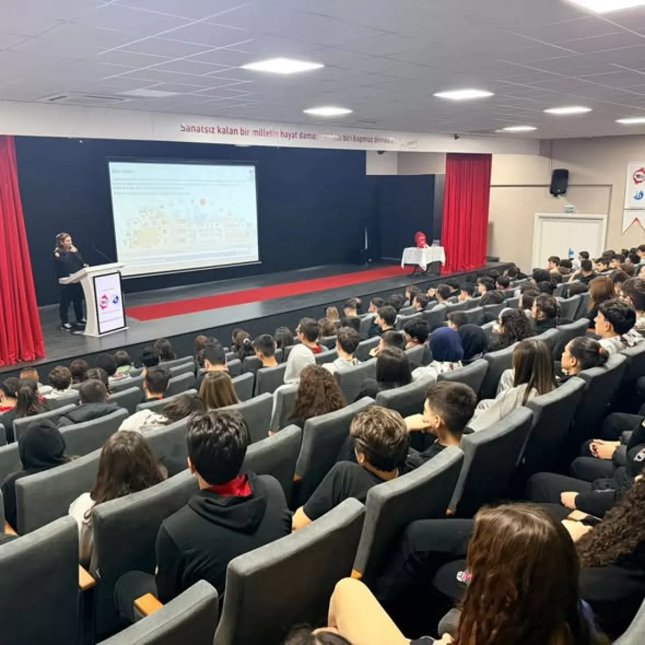 Balıkesir'de Öğrencilere Afet Farkındalık Eğitimi