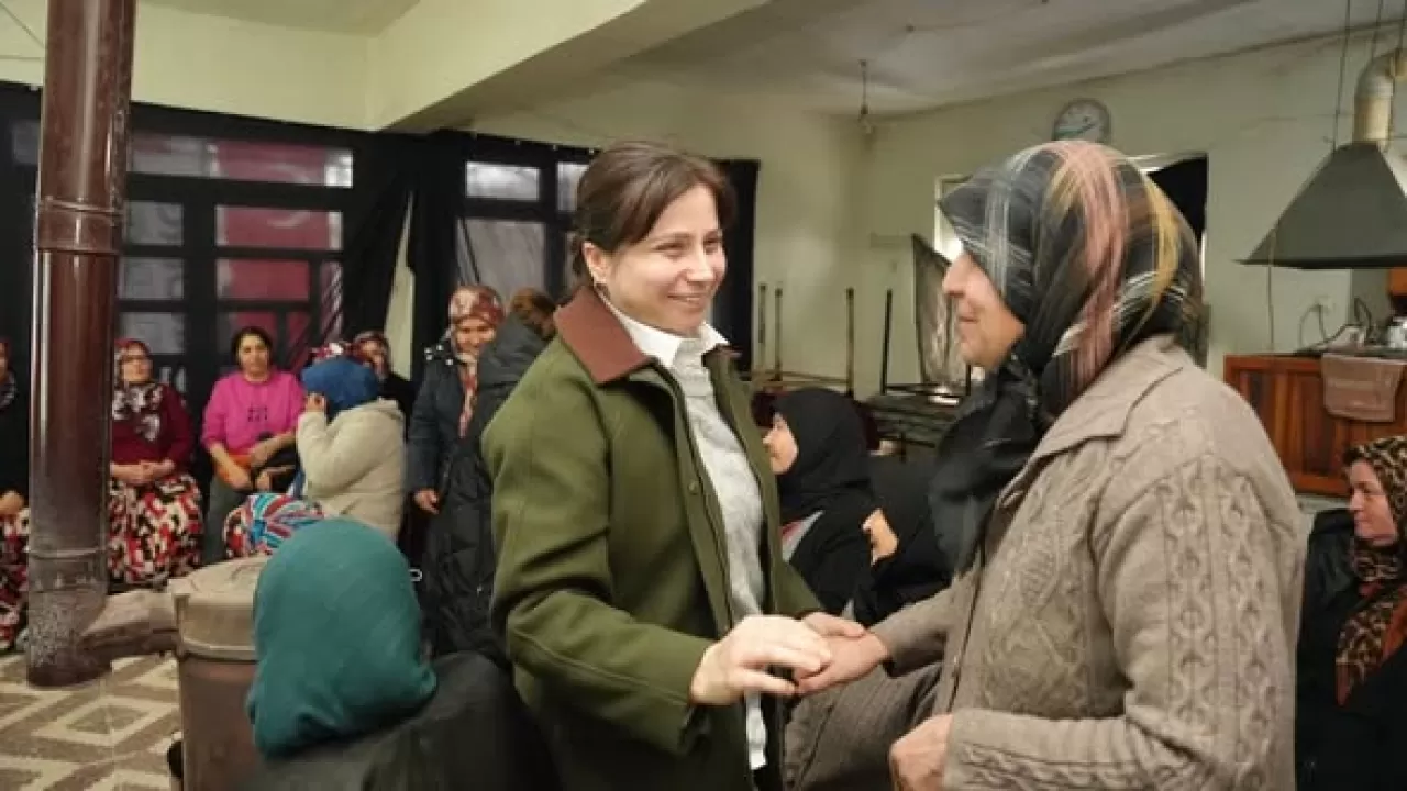 Sındırgı'da Deprem Sonrası Moral Etkinliği: Kadınlar Yeşilçam Filmleriyle Buluştu