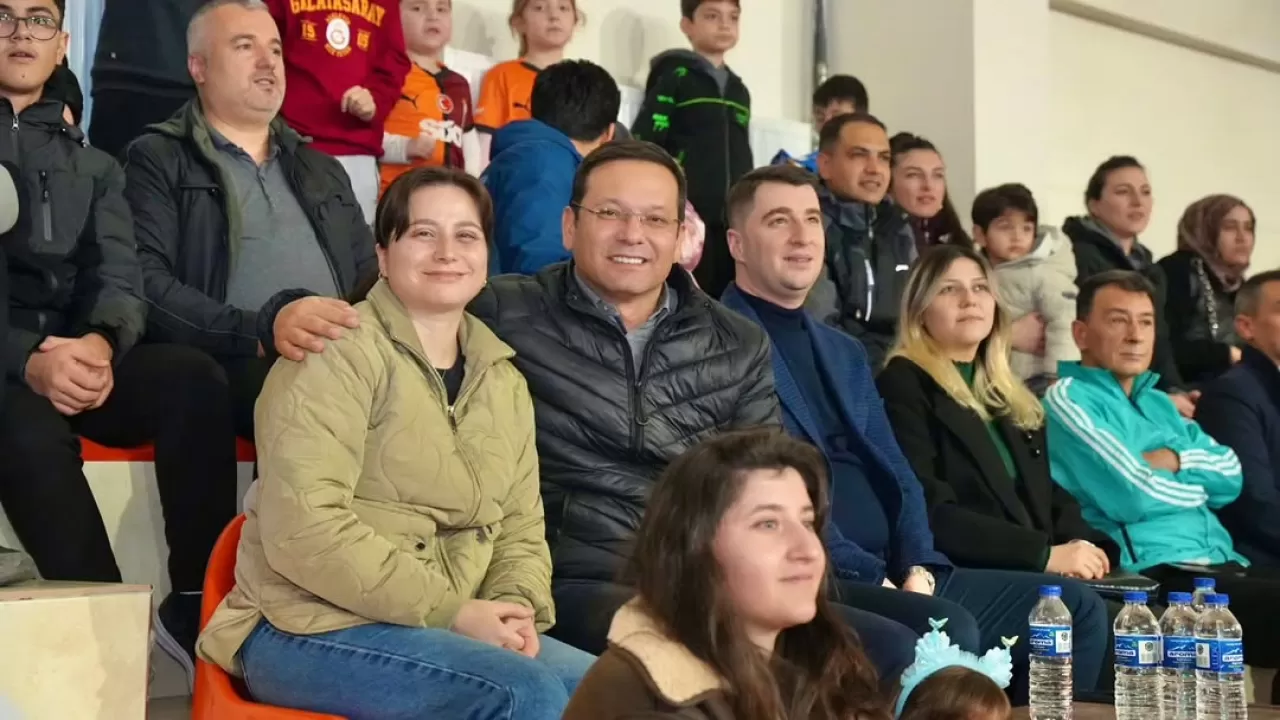 Sındırgı'da Voleybol Turnuvası Coşkusu: Emniyetspor Şampiyon Oldu