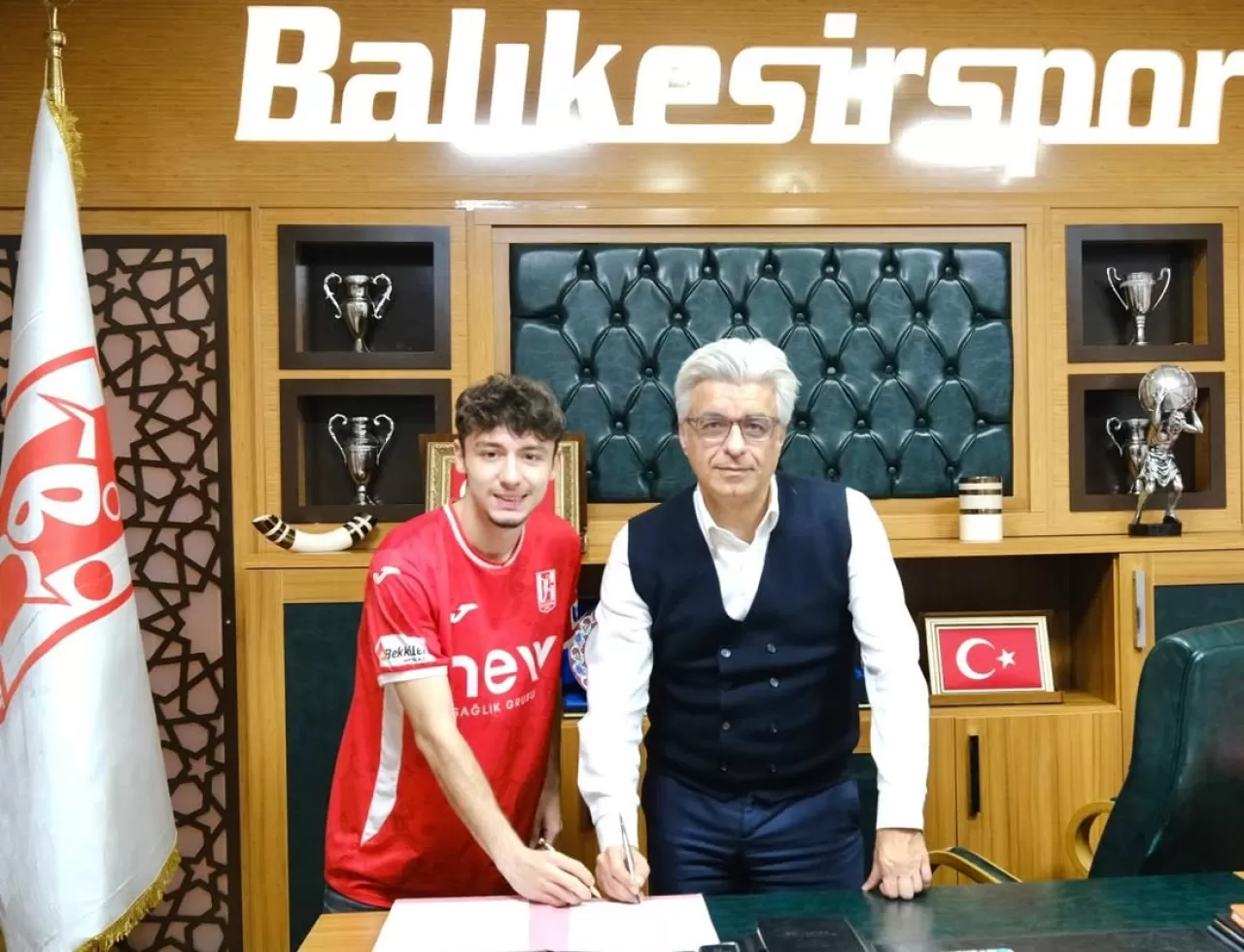 Balıkesirspor, Genç Yetenek Efe Özen ile Profesyonel Sözleşme İmzaladı