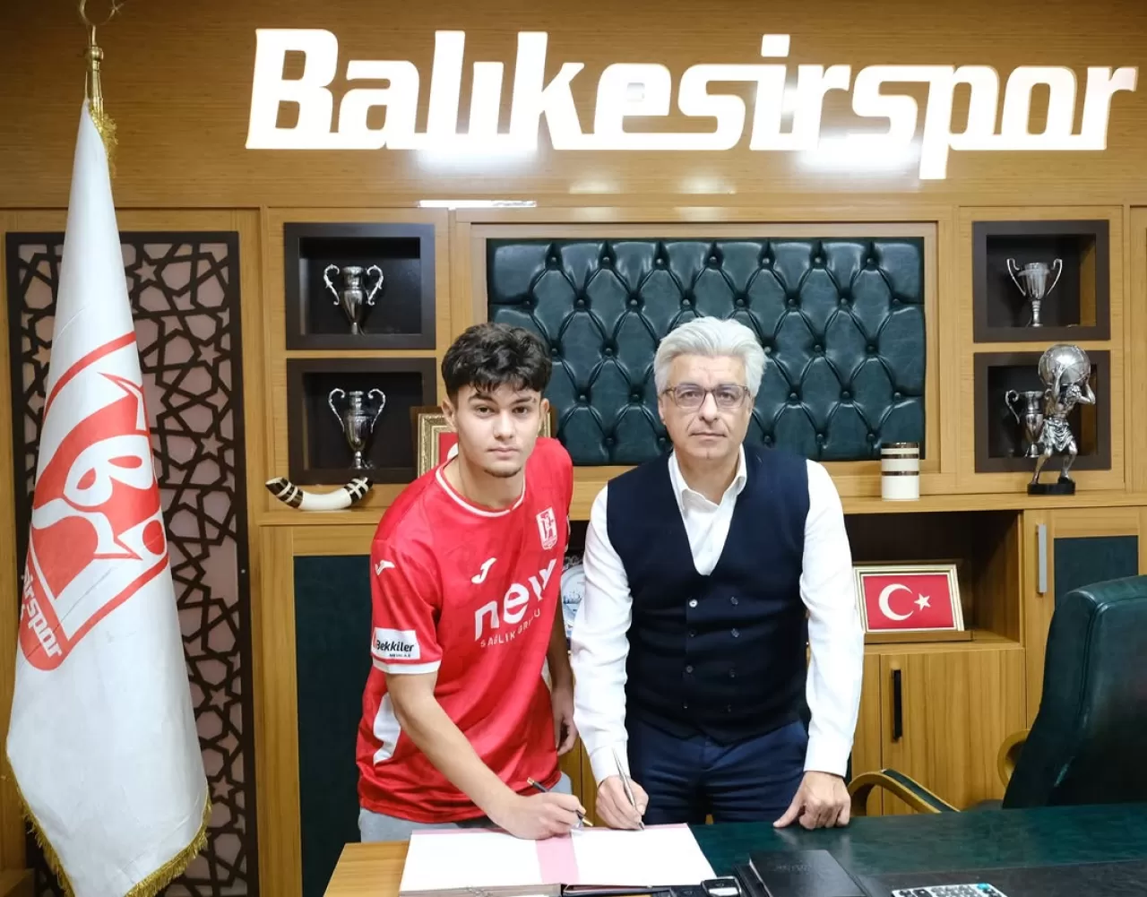 Balıkesirspor, Genç Yetenek Hasan Hüseyin Eriş ile Profesyonel Sözleşme İmzaladı