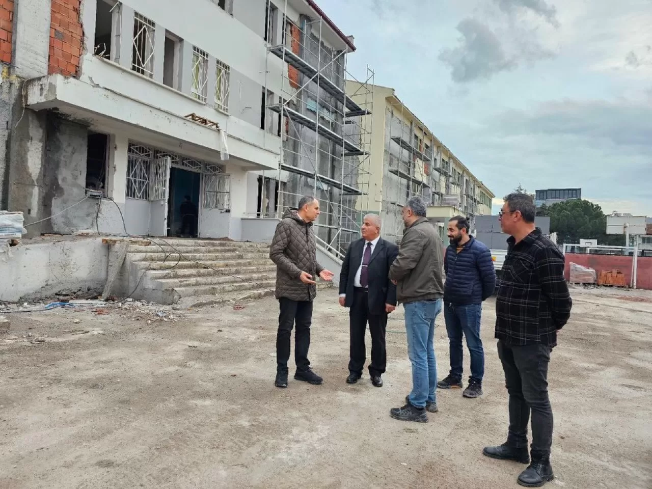 Balıkesir'deki Okulda Güçlendirme Çalışmaları İncelendi