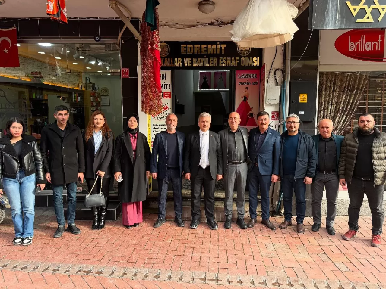 AK Partili Canbey'den Edremit Esnaf Odalarına Ziyaret